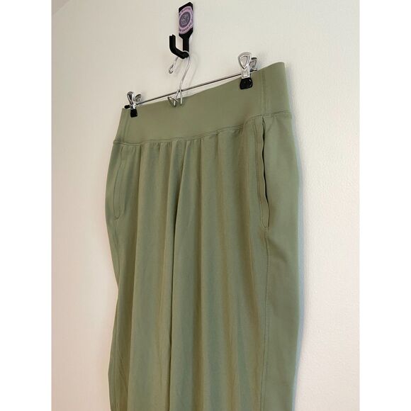 Athleta Run with it Pants in Eucalyptus Green Size MED TALL - Picture 4 of 8